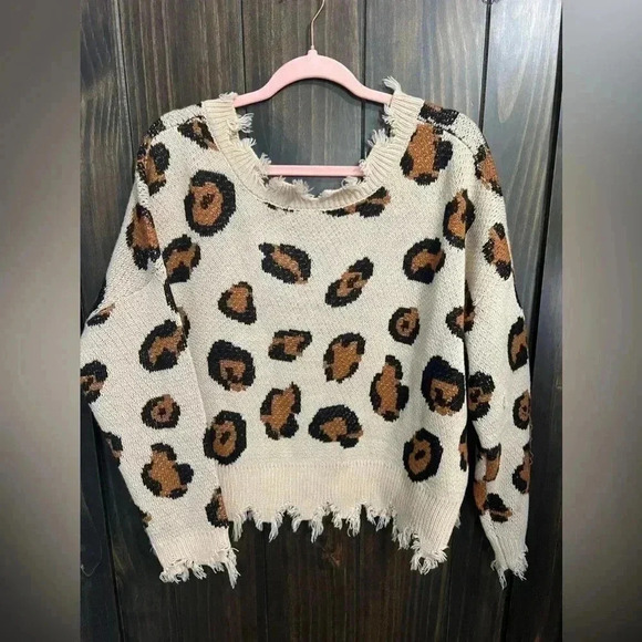Miracle Wild About You Cheetah Print Distressed V-Neck Cropped Sweater Size S/M - Picture 6 of 9